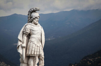 8 Timeless Quotes to Inspire Courage and Confidence