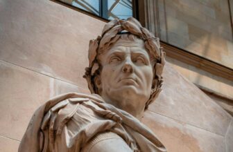 Living Boldly: Lessons on Courage from Shakespeare's Julius Caesar